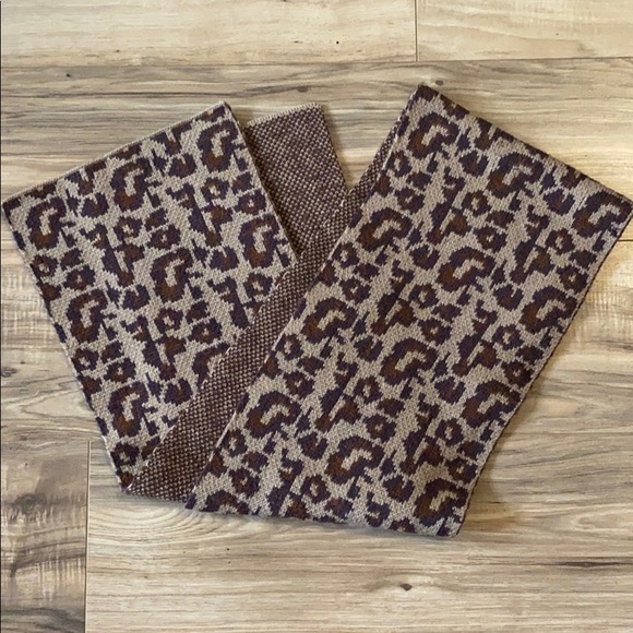 NWOT Leopard print tight knit scarf - Picture 3 of 4